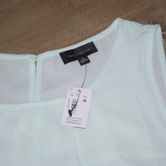 The Limited Sleeveless Blouse - Size M - Green NWT - Picture 2 of 6